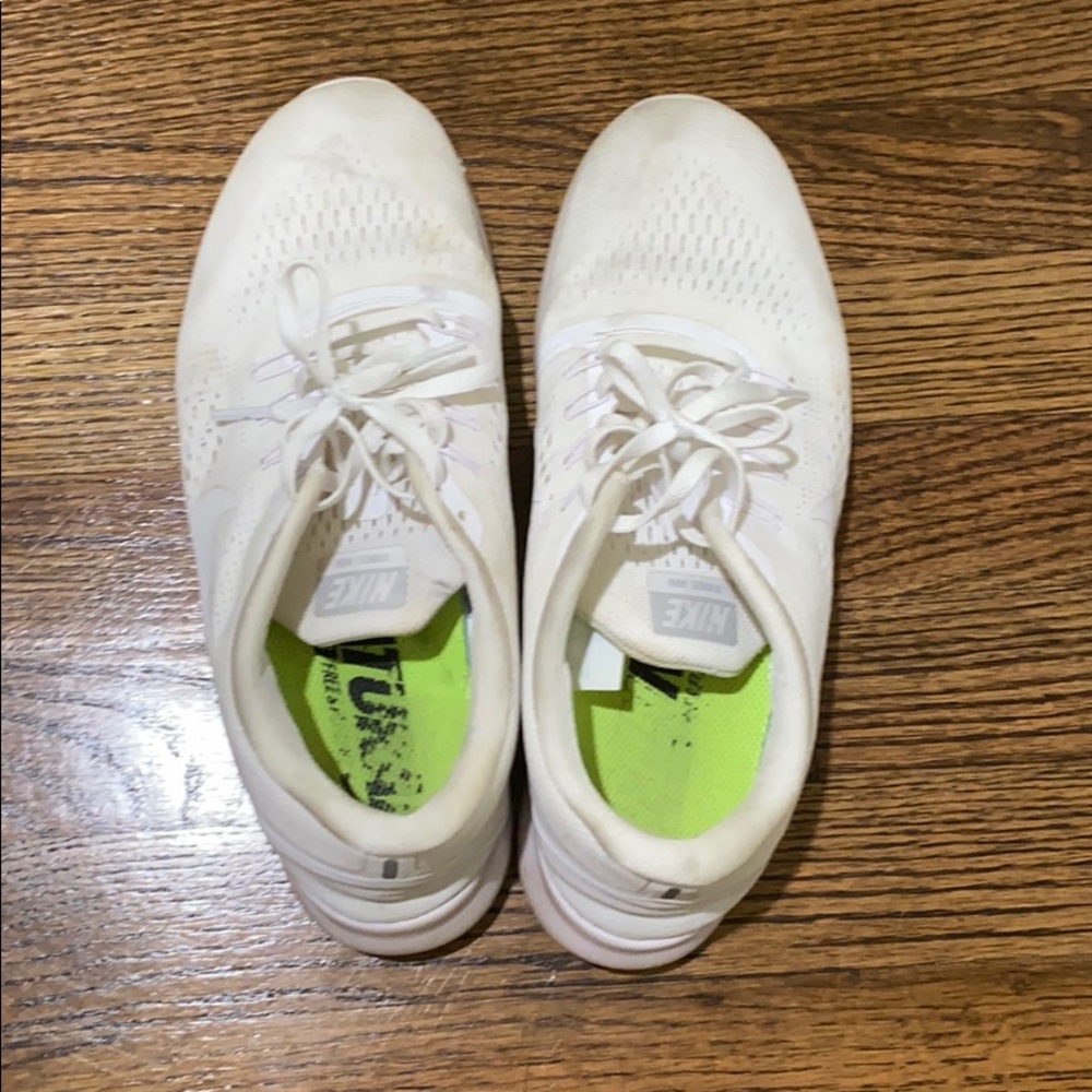 White Nike Free Runs Women’s shoes